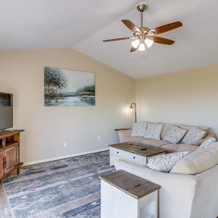 Charming Edgemont Home With Deck And Lake Views! Fairfield Bay Eksteriør billede