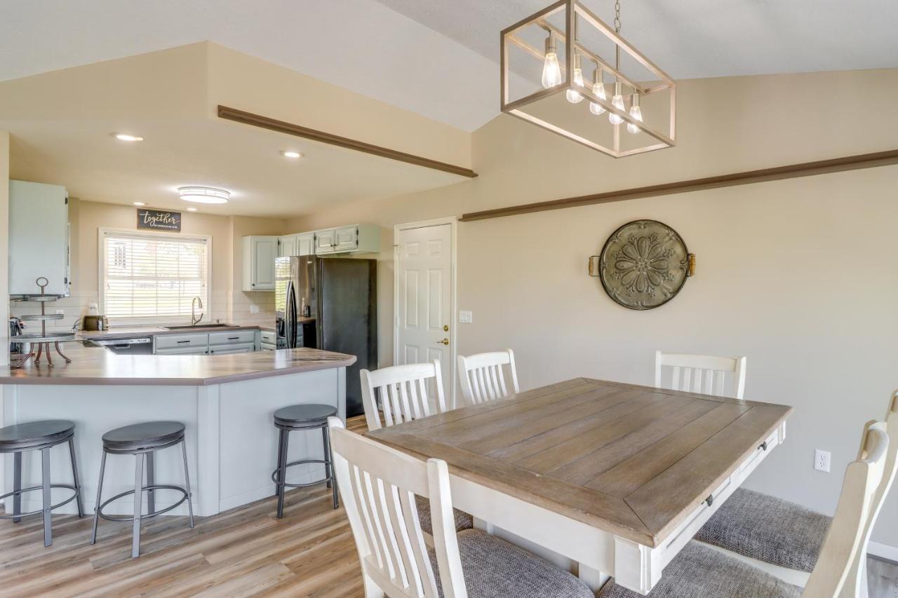Charming Edgemont Home With Deck And Lake Views! Fairfield Bay Eksteriør billede