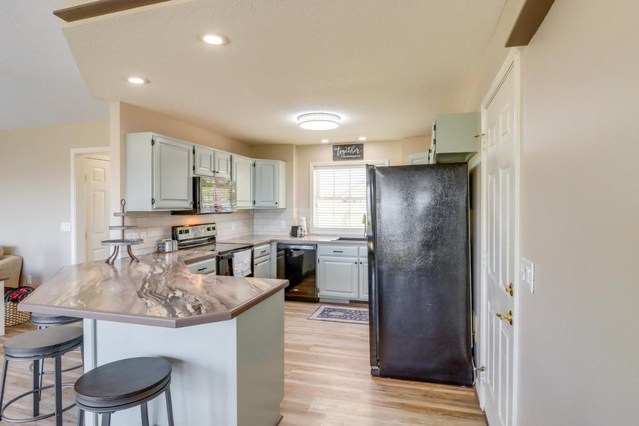 Charming Edgemont Home With Deck And Lake Views! Fairfield Bay Eksteriør billede
