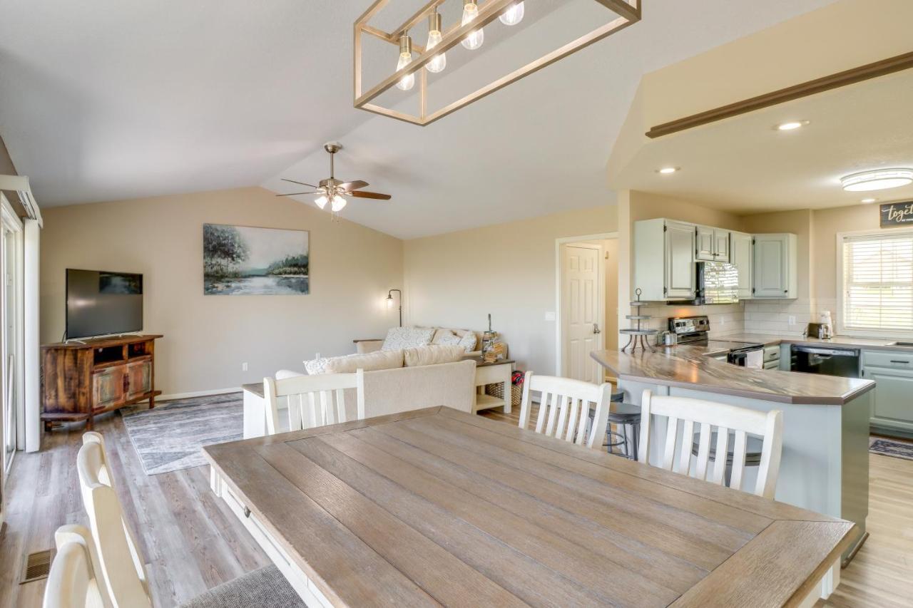 Charming Edgemont Home With Deck And Lake Views! Fairfield Bay Eksteriør billede