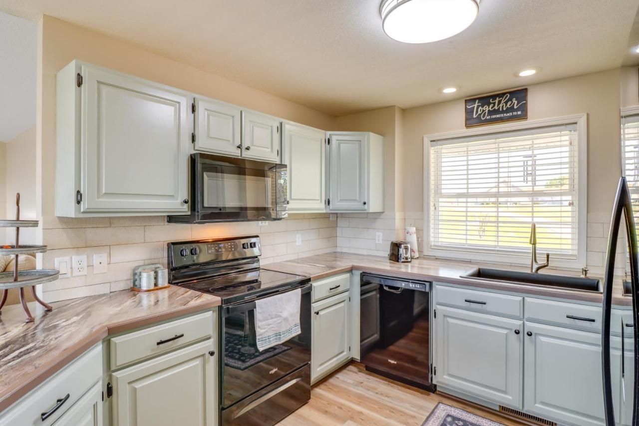 Charming Edgemont Home With Deck And Lake Views! Fairfield Bay Eksteriør billede